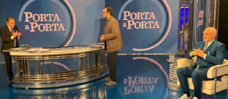 Rama në “Porta a Porta”: Mijëra italianë punojnë dhe bëjnë biznes në Shqipëri, me një sistem taksash, që në Itali as që mund ta ëndërronin Rama në “Porta a Porta”: Mijëra italianë punojnë dhe bëjnë biznes në Shqipëri, me një sistem taksash, që në Itali as që mund ta ëndërronin