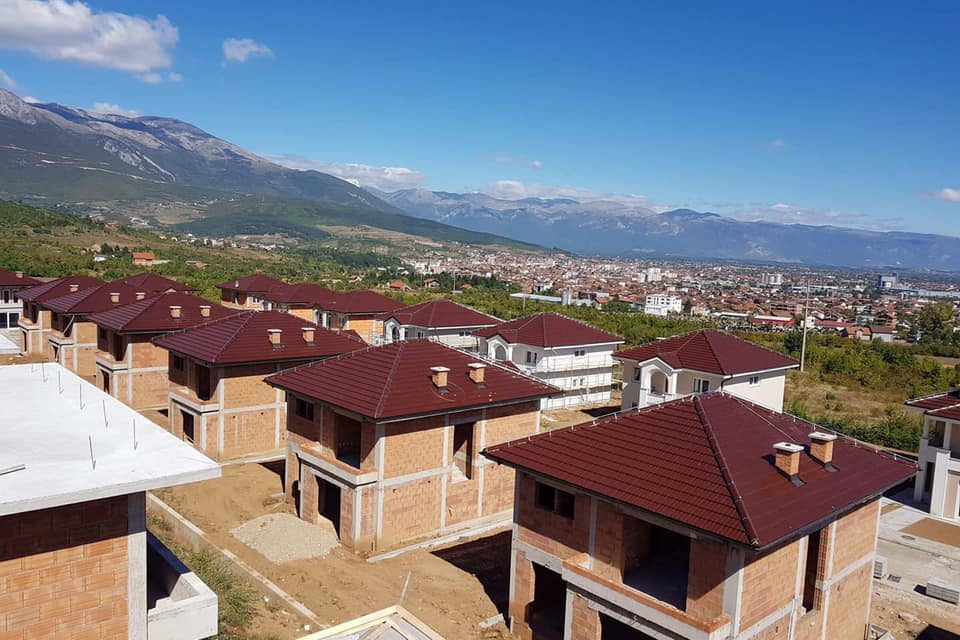 Nisin hetimet për babain e ministrit shqiptar që po ndërton një lagje super luksoze me 57 vila? Nisin hetimet për babain e ministrit shqiptar që po ndërton një lagje super luksoze me 57 vila?