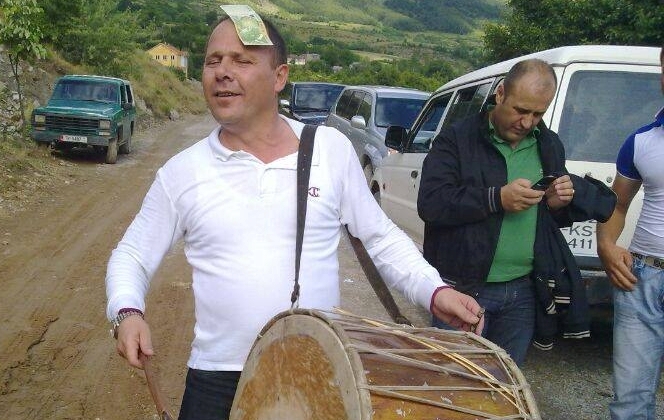 Xhelal Mziu nuk zë mend, “zhduk” afër një milionë euro në bashkinë Kamzë. Prokuroria hesht për raportin e KLSH Xhelal Mziu nuk zë mend, “zhduk” afër një milionë euro në bashkinë Kamzë. Prokuroria hesht për raportin e KLSH