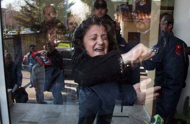 Rihapja e çështjes Gërdeci, Zamira Durda: Kam vuajtur shumë nga mungesa e drejtësisë, djalin do ta kisha 21 vjeç sot Rihapja e çështjes Gërdeci, Zamira Durda: Kam vuajtur shumë nga mungesa e drejtësisë, djalin do ta kisha 21 vjeç sot