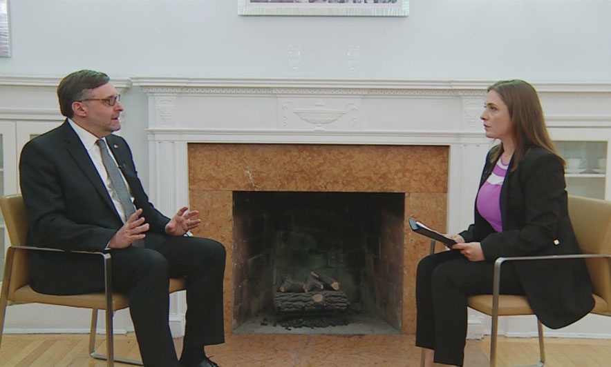 Intervista e z. Palmer: Të korruptuarit të kenë frikë! Aplikojmë çdo mjet kundër korrupsionit, edhe heqjen e vizave Intervista e z. Palmer: Të korruptuarit të kenë frikë! Aplikojmë çdo mjet kundër korrupsionit, edhe heqjen e vizave