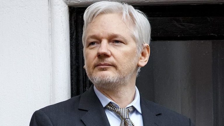 Arrestohet themeluesi i Wikileaks pas 7 vitesh brenda në Ambasadë! Arrestohet themeluesi i Wikileaks pas 7 vitesh brenda në Ambasadë!