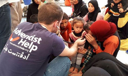 “Haxhi! Oj Sarë! Ku o Sara?” Pamje të trishta të fëmijëve shqiptarë brenda kampit famëkeq të Sirisë (Video) “Haxhi! Oj Sarë! Ku o Sara?” Pamje të trishta të fëmijëve shqiptarë brenda kampit famëkeq të Sirisë (Video)