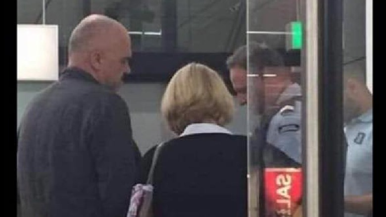 A ka ikur për “lesh”?! Plaku dixhital kalon kohën me histori me Ramën: “Kontroll special i Ramës në Holandë!” (Foto) A ka ikur për “lesh”?! Plaku dixhital kalon kohën me histori me Ramën: “Kontroll special i Ramës në Holandë!” (Foto)