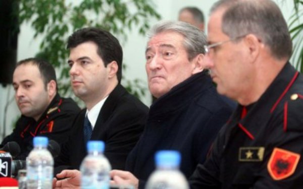 Sondazhi i rremë deliron mashtruesin Basha… shpall veten “kryeministër”: Unë vij nga mazhoranca e re e shqiptarëve!