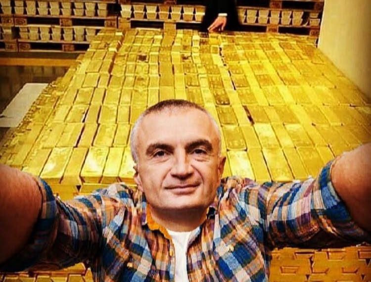 Të vjen neveri, kur dëgjon grabitësin e floririt, që kërkon drejtësi për grabitjen në Rinas e rikthim të milionave Të vjen neveri, kur dëgjon grabitësin e floririt, që kërkon drejtësi për grabitjen në Rinas e rikthim të milionave