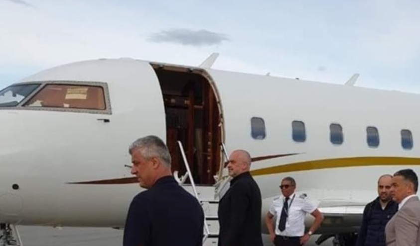 Rama udhëton bashkë me Thaçin për takimin me Merkel, po Ramushi?! (Foto) Rama udhëton bashkë me Thaçin për takimin me Merkel, po Ramushi?! (Foto)