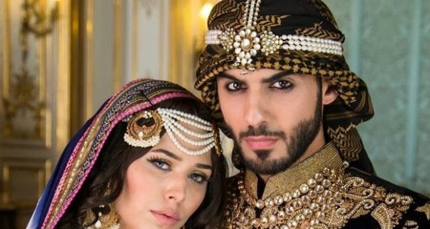 Martohet “ylli” i dëbuar nga Arabia Saudite, gruaja e tij është një mrekulli (Foto) Martohet “ylli” i dëbuar nga Arabia Saudite, gruaja e tij është një mrekulli (Foto)