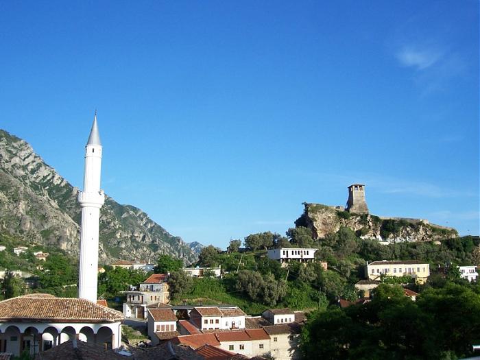 Ngjarja e Rinasit: I arrestuari imam në xhaminë e Krujës, lidhja me ‘Pizzat Hallall’ dhe besimtarët e dënuar Ngjarja e Rinasit: I arrestuari imam në xhaminë e Krujës, lidhja me ‘Pizzat Hallall’ dhe besimtarët e dënuar