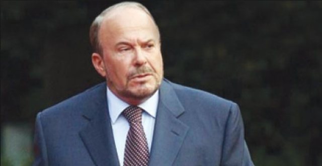 Fatos Nano rikthehet në Tiranë në mes të krizës politike, drekon mes miqve (Foto) Fatos Nano rikthehet në Tiranë në mes të krizës politike, drekon mes miqve (Foto)