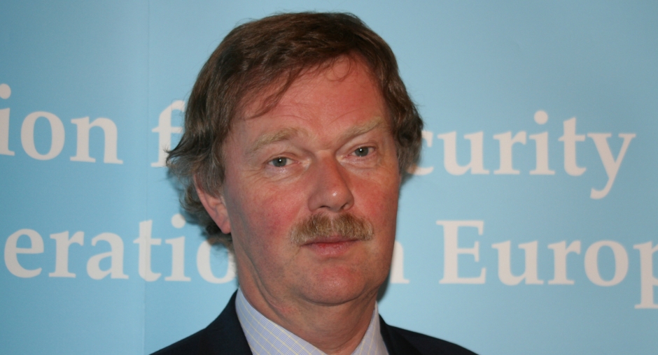 Robert Bosch: Van Toorenburg po i fut shqiptarët në një thes, nuk mund të hidhet baltë ndaj një vend të tërë Robert Bosch: Van Toorenburg po i fut shqiptarët në një thes, nuk mund të hidhet baltë ndaj një vend të tërë