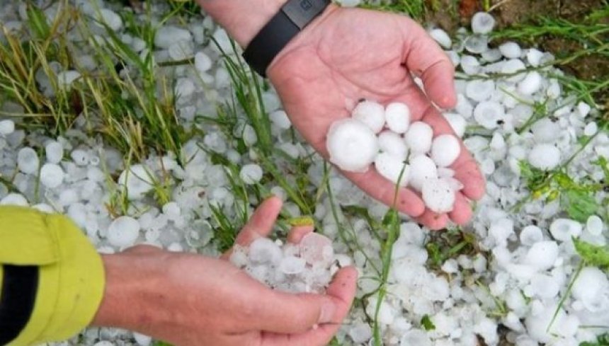 “Çmendet moti”, breshëri mbulon Tiranën “Çmendet moti”, breshëri mbulon Tiranën