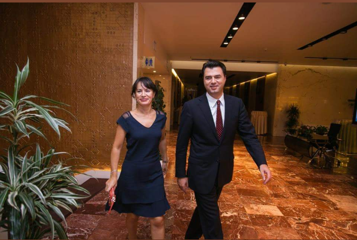 Hollanda, një rastësi e Lulit dhe familjes Hollanda, një rastësi e Lulit dhe familjes