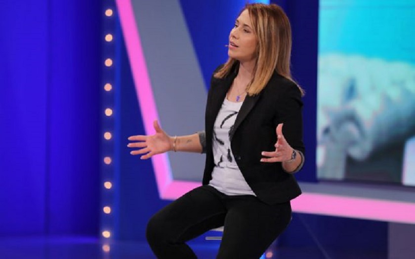 Unë jam ku**ë, po ti çfarë je?! Unë jam ku**ë, po ti çfarë je?!