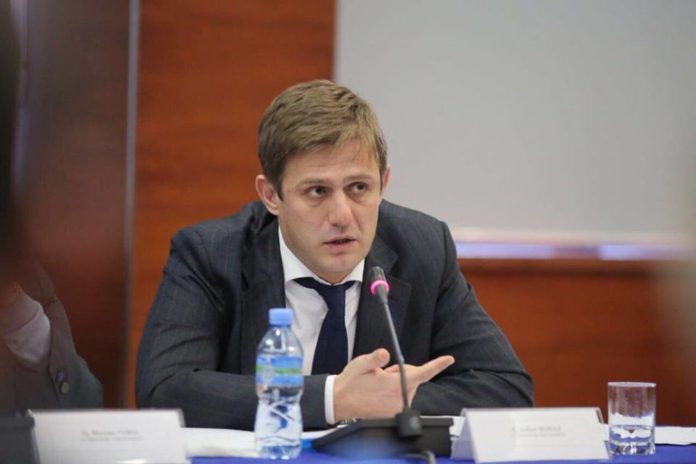 Klodiana Lala vazhdon shpifjet dhe teoritë konspirative“! Zv.ministri: Kujdes! Ju po shpifni dhe po përbaltni Policinë!” Klodiana Lala vazhdon shpifjet dhe teoritë konspirative“! Zv.ministri: Kujdes! Ju po shpifni dhe po përbaltni Policinë!”