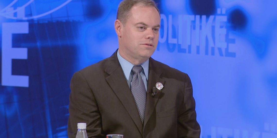 Crawford “shuplakë” politikanëve shqiptarë: Mos prisni amerikanët t’ju zgjidhin problemet Crawford “shuplakë” politikanëve shqiptarë: Mos prisni amerikanët t’ju zgjidhin problemet