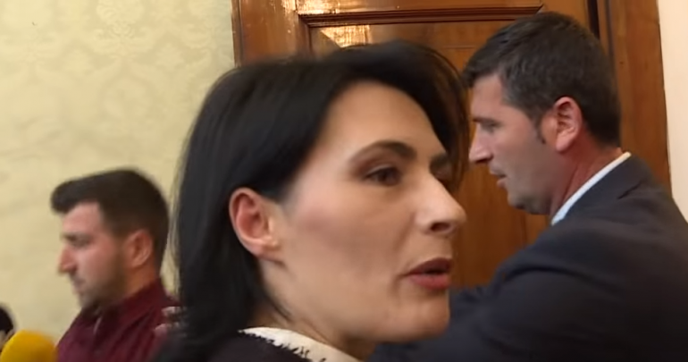 Gazetarët sot në protestë: “Ndaj çdo akti që cënon lirinë e medias”! Gazetarët sot në protestë: “Ndaj çdo akti që cënon lirinë e medias”!