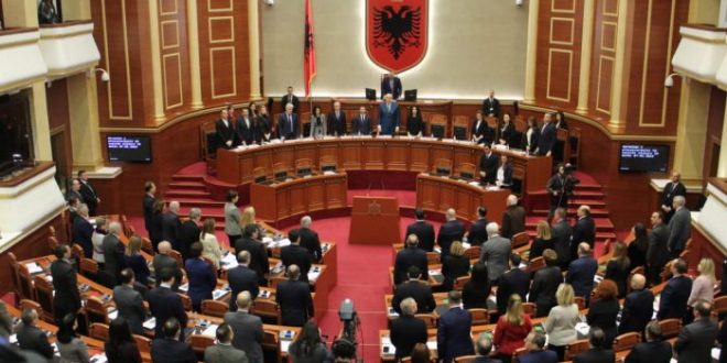 KQZ zyrtarizon mandatet e 25 Prillit: Këto janë 140 ligjvënësit e Parlamentit shqiptarë në 4 vitet e ardhshme KQZ zyrtarizon mandatet e 25 Prillit: Këto janë 140 ligjvënësit e Parlamentit shqiptarë në 4 vitet e ardhshme