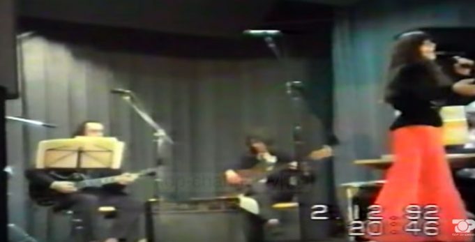 Recitali i padëgjuar i Vaçe Zelës, çfarë ndodhi në Zvicër në 1992 dhe kompromisi që nuk pranoi Recitali i padëgjuar i Vaçe Zelës, çfarë ndodhi në Zvicër në 1992 dhe kompromisi që nuk pranoi