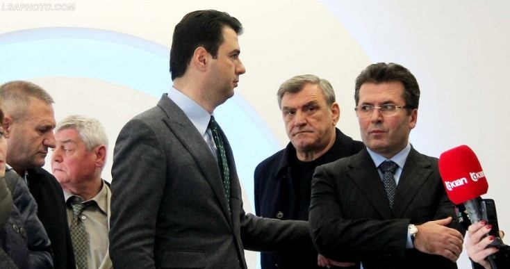 Basha lë në baltë Kryemadhin: Në skenë “kandidatët e pavarur”, për të rivalizuar PS në zgjedhje Basha lë në baltë Kryemadhin: Në skenë “kandidatët e pavarur”, për të rivalizuar PS në zgjedhje