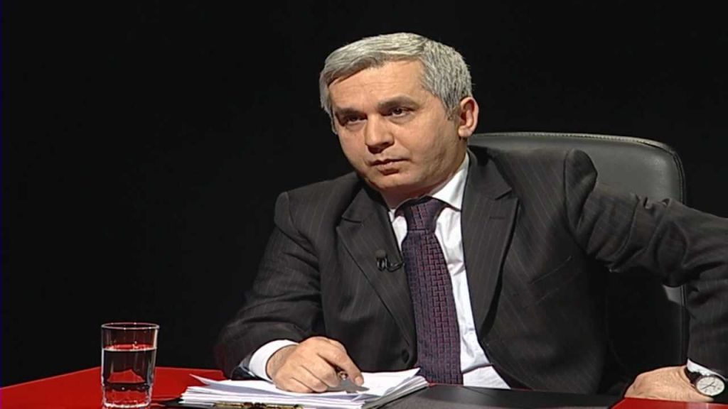 A e ka lënë me probleme “druri” i Luan Ramës, Babaramon?! Sulmon Ermal Mamaqin e Elvana Gjatën: I pari është palaço personal i Ramës, e dyta një mantenutë e parave të kokainës A e ka lënë me probleme “druri” i Luan Ramës, Babaramon?! Sulmon Ermal Mamaqin e Elvana Gjatën: I pari është palaço personal i Ramës, e dyta një mantenutë e parave të kokainës