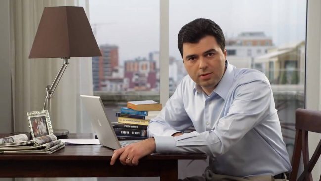 Përkthyesi i serbëve, Basha i “Shtëpisë së verdhë” bënë patriotin: Serbët më kërkuan ndryshimin e kufijve të Kosovës, unë refuzova Përkthyesi i serbëve, Basha i “Shtëpisë së verdhë” bënë patriotin: Serbët më kërkuan ndryshimin e kufijve të Kosovës, unë refuzova