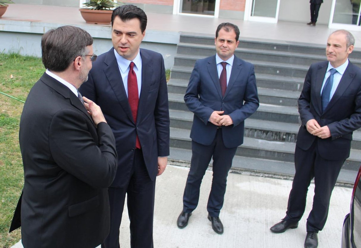 Pyetjes së Palmer se si do i’a bëni për zgjedhjet, Basha i përgjigjet “kodra pas bregut”: Unë i’u premtoj se nuk do ta bëj kurrë këtë që bën Rama!