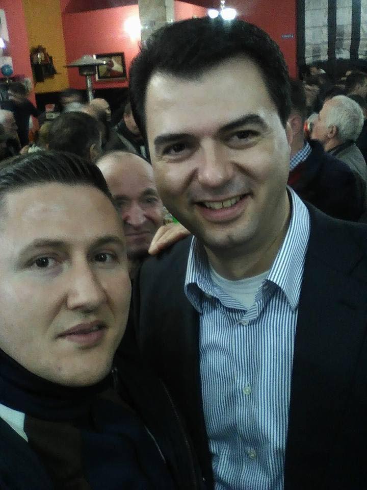 FOTO/ “Basha po mbytet me çorbën që gatoi vetë… Një nga t.rafikantët e a.rrestuar në Elbasan mik i Bashës” FOTO/ “Basha po mbytet me çorbën që gatoi vetë… Një nga t.rafikantët e a.rrestuar në Elbasan mik i Bashës”