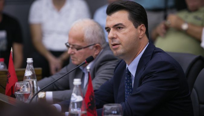 FOTO/ Gomar ai, e gomar kush e vuni… nënkryetari i PD-së del hapur për nënshtetësinë holandeze të Bashës: Edi Rama, holandezët do ta hanë kokën! FOTO/ Gomar ai, e gomar kush e vuni… nënkryetari i PD-së del hapur për nënshtetësinë holandeze të Bashës: Edi Rama, holandezët do ta hanë kokën!