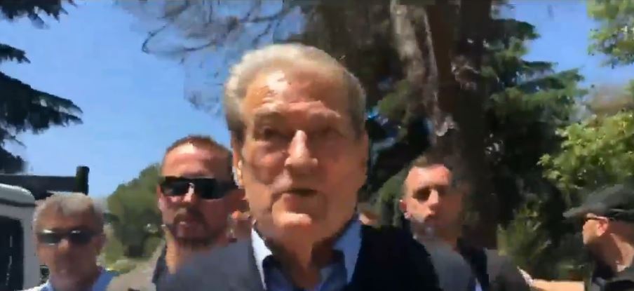 Filozofi folklorik dhe stalinist Sali Berisha: “I varfëri demokratik” ka të drejtë të thyejë ligjin! Filozofi folklorik dhe stalinist Sali Berisha: “I varfëri demokratik” ka të drejtë të thyejë ligjin!