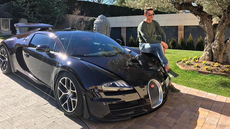 Cristiano Ronaldo, 11 milionë euro për një Bugatti?! Cristiano Ronaldo, 11 milionë euro për një Bugatti?!