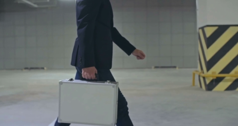 Njollat e zeza të diplomacisë shqiptare: Nga trafik d.roge, deri te rekrutimi i k.riminelëve Njollat e zeza të diplomacisë shqiptare: Nga trafik d.roge, deri te rekrutimi i k.riminelëve