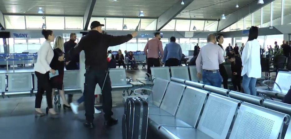 Evakuohen udhëtarët në Portin e Durrsit: Ja çfarë ndodhi! Evakuohen udhëtarët në Portin e Durrsit: Ja çfarë ndodhi!