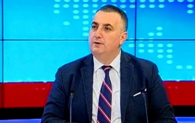 Kur Lularët dhe Monarër luftojnë me gjykatat për pagën pa punuar Dr. Erion Piciri: Pranoj mandatin e deputetit të të djathtës por refuzoj…pagën Kur Lularët dhe Monarër luftojnë me gjykatat për pagën pa punuar Dr. Erion Piciri: Pranoj mandatin e deputetit të të djathtës por refuzoj…pagën