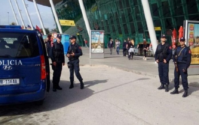 Në aktin e g.rabitjes 2 milionë euro në Rinas, dyshohet se është v.rarë një nga autorët! Në aktin e g.rabitjes 2 milionë euro në Rinas, dyshohet se është v.rarë një nga autorët!