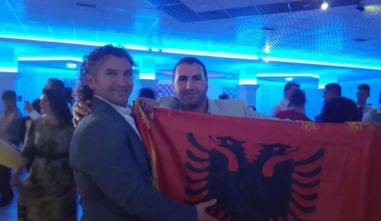 Vëllai i g.rabitësit në Rinas mban në shtëpi automjetin e 1962-shit që përdorte Pjetër Arbnori Vëllai i g.rabitësit në Rinas mban në shtëpi automjetin e 1962-shit që përdorte Pjetër Arbnori