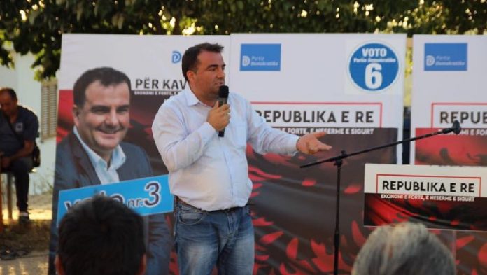 Kallëzohet kryebashkiaku i PD Isa Sakja, dha leje me shkelje për shtatë pallate në Kavajë Kallëzohet kryebashkiaku i PD Isa Sakja, dha leje me shkelje për shtatë pallate në Kavajë