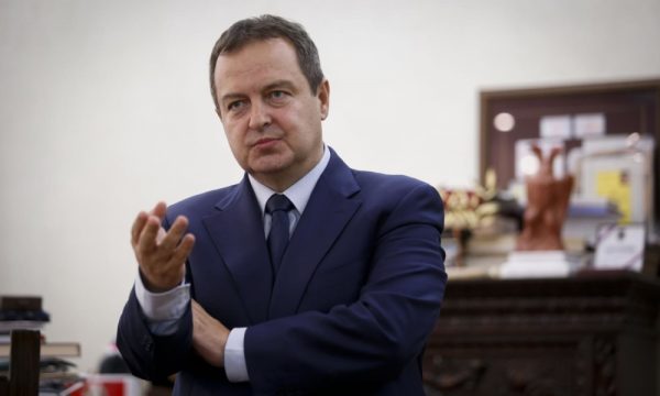 Jepjuani shqiptarëve vizat, ne ua japim autobuzët! Jepjuani shqiptarëve vizat, ne ua japim autobuzët!