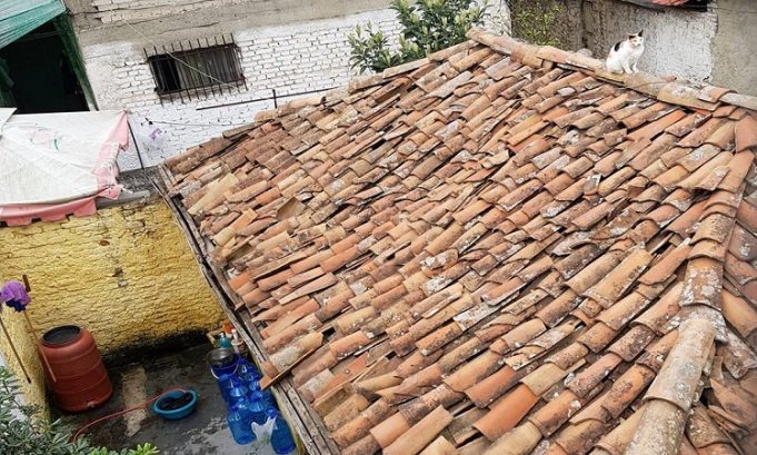 Nostalgjia e çative dhe hajateve të Tiranës Nostalgjia e çative dhe hajateve të Tiranës