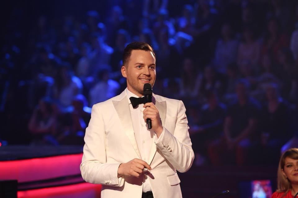 Prej kohësh larg ekranit, sa shumë që ka ndryshuar dhëndërri i pronares së TCH Ledion Liço Prej kohësh larg ekranit, sa shumë që ka ndryshuar dhëndërri i pronares së TCH Ledion Liço