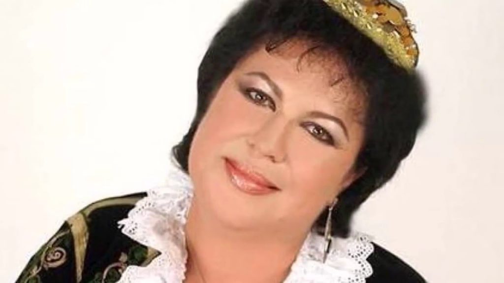 Polifonia shqiptare e Irini Qirjakos dhe këngët e sirenave greke (Video) Polifonia shqiptare e Irini Qirjakos dhe këngët e sirenave greke (Video)