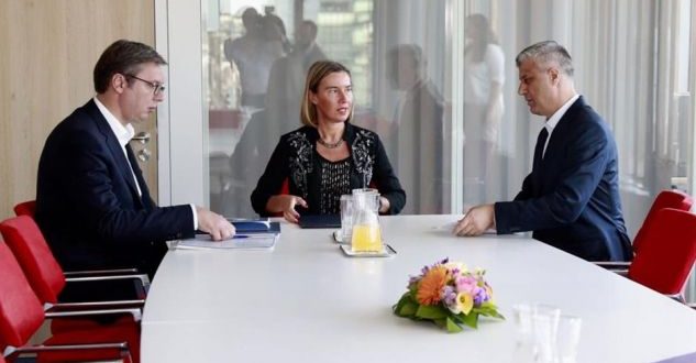 Vuçiç lë pa fjalë Mogherinin, i bën dhuratën e veçantë (Foto) Vuçiç lë pa fjalë Mogherinin, i bën dhuratën e veçantë (Foto)