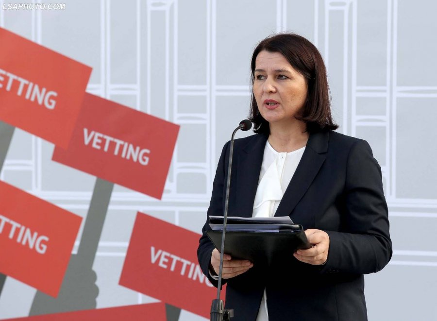 ONM merr në dorë dosjen: Kryetarja e KPA, Natasha Mulaj në konflikt interesi?! Po analizohet me kujdes ONM merr në dorë dosjen: Kryetarja e KPA, Natasha Mulaj në konflikt interesi?! Po analizohet me kujdes