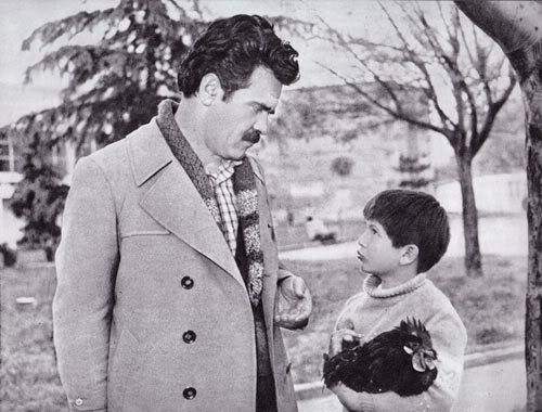 Kolosi i skenës shqiptare Robert Ndrenika feston sot ditëlindjen Kolosi i skenës shqiptare Robert Ndrenika feston sot ditëlindjen