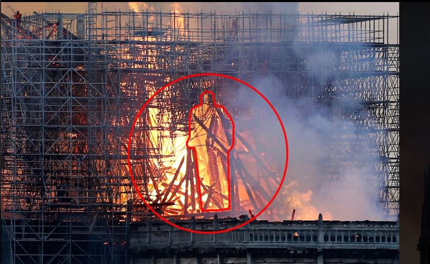 Jezu Krishti mes flakëve të Notre Dame?! Jezu Krishti mes flakëve të Notre Dame?!