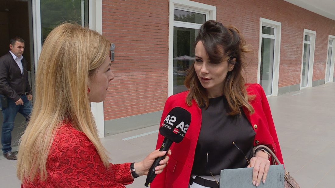 Grida Duma e “lexueshme”: Ja si reagon kur pyetet se çfarë mendon për partinë e Astrit Patozit! Grida Duma e “lexueshme”: Ja si reagon kur pyetet se çfarë mendon për partinë e Astrit Patozit!