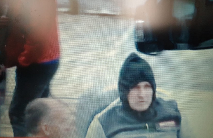 Militantët e shaluan në drru protestuesin e PD-së, Berisha e “a.rreston”