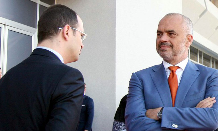 Bushati thellon sulmet, nxjerr organizatat pranë tij për të kritikuar kryeministrin: “ESI” akuza Ramës për kufijtë Kosovë-Serbi Bushati thellon sulmet, nxjerr organizatat pranë tij për të kritikuar kryeministrin: “ESI” akuza Ramës për kufijtë Kosovë-Serbi