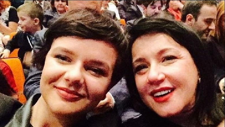 Në marrëdhënie me Gent Cakaj, vajza e Linda Ramës padit gazetarin Artur Zheji dhe 7 portale per shpifje Në marrëdhënie me Gent Cakaj, vajza e Linda Ramës padit gazetarin Artur Zheji dhe 7 portale per shpifje