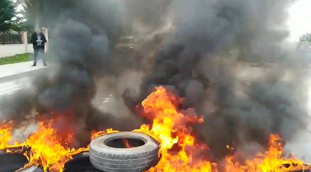 PD: Nga e enjtja nisim bllokimin e rrugëve në të gjithë vendin! Sot jemi mazhorancë në këtë vend, por PS-në me Ramën nuk e mundim dot?! PD: Nga e enjtja nisim bllokimin e rrugëve në të gjithë vendin! Sot jemi mazhorancë në këtë vend, por PS-në me Ramën nuk e mundim dot?!